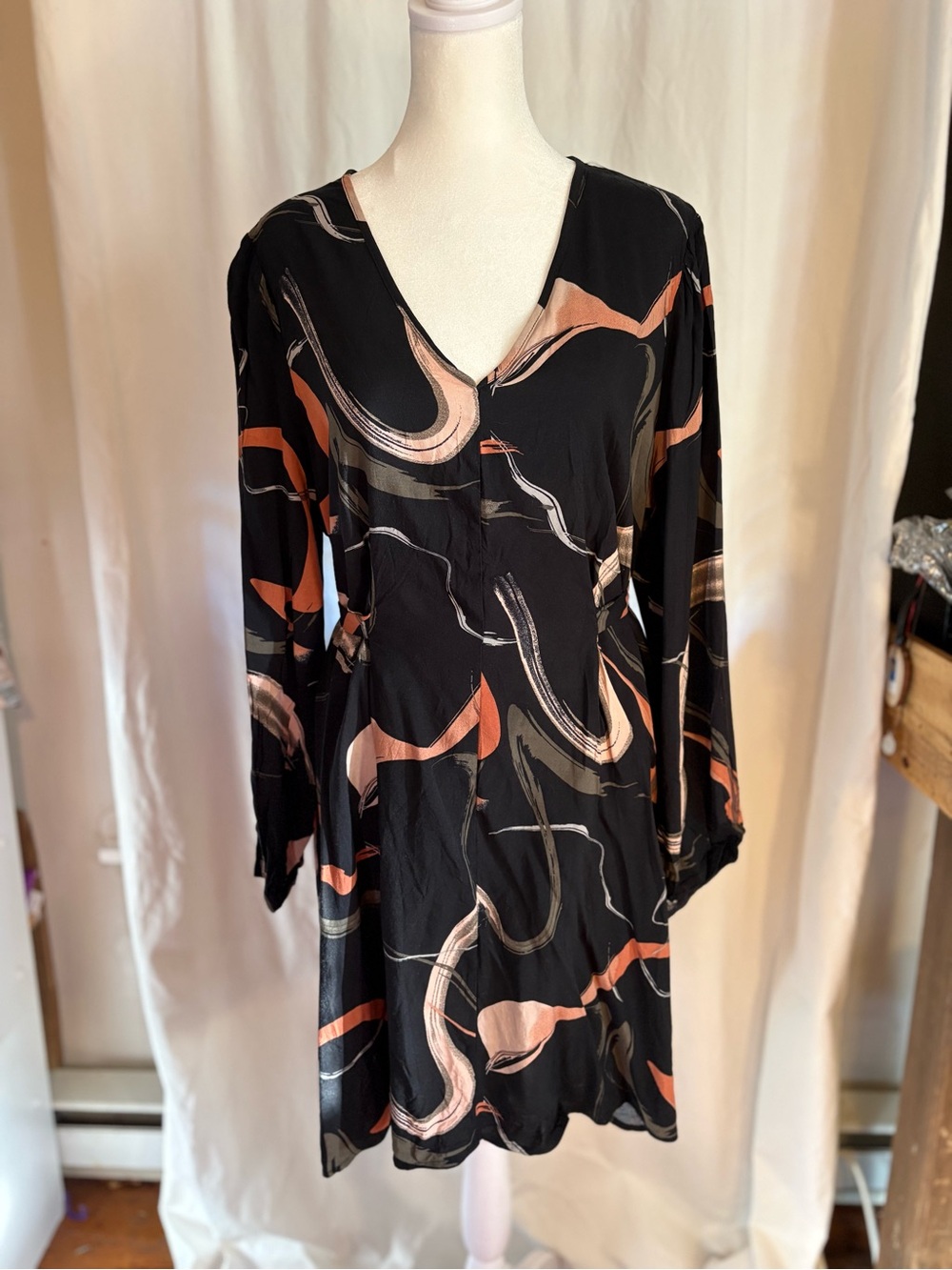 Nine West Black Long-Sleeve V-Neck Dress with Peach and Gray Abstract Swirl